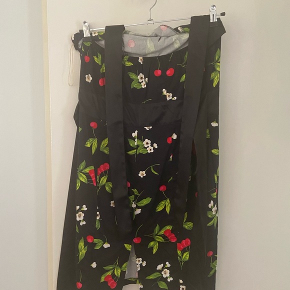 Halter neck dress - Picture 2 of 4